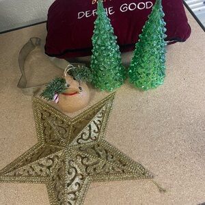 Green and Gold Holiday Decoration Set